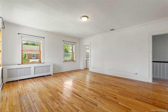 315 Ellington Avenue E, Garden City, NY 11530