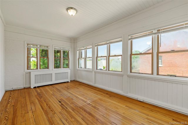 315 Ellington Avenue E, Garden City, NY 11530