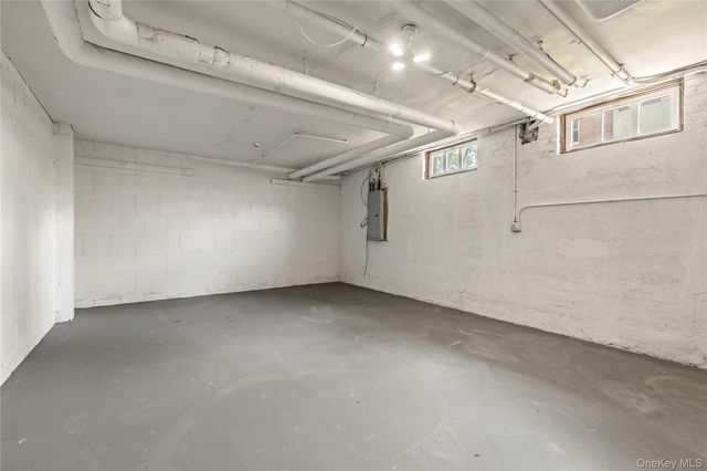 315 Ellington Avenue E, Garden City, NY 11530
