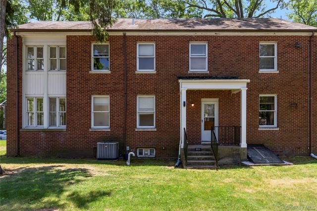 315 Ellington Avenue E, Garden City, NY 11530