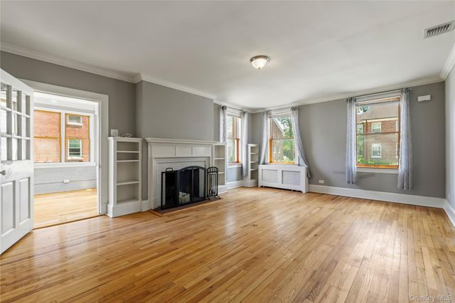 315 Ellington Avenue E, Garden City, NY 11530