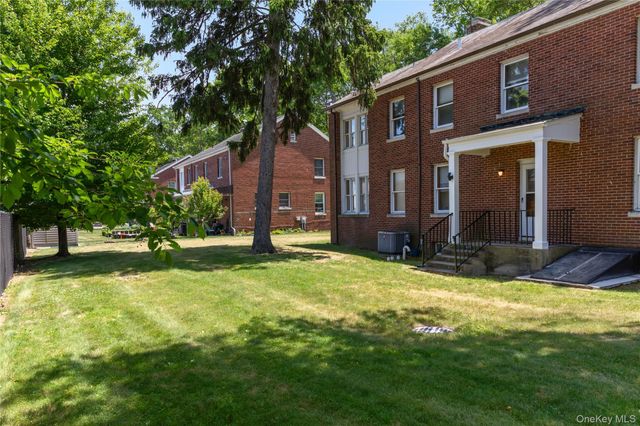 315 Ellington Avenue E, Garden City, NY 11530