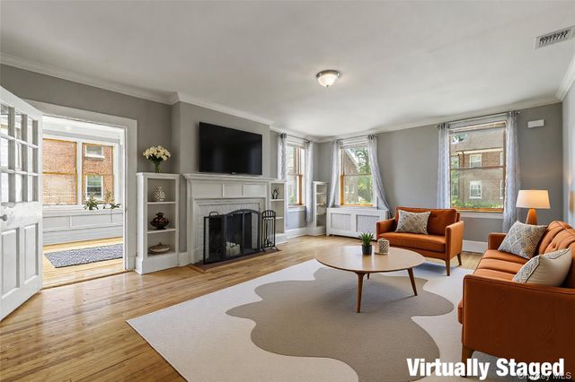 315 Ellington Avenue E, Garden City, NY 11530