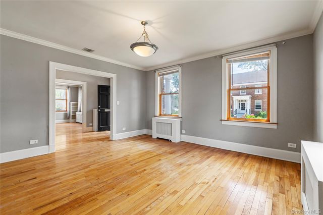 315 Ellington Avenue E, Garden City, NY 11530