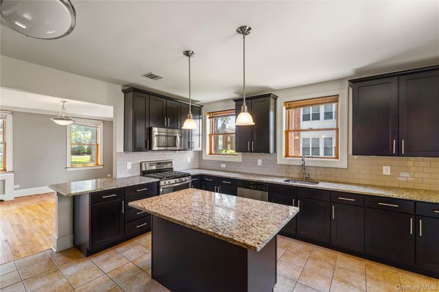 315 Ellington Avenue E, Garden City, NY 11530