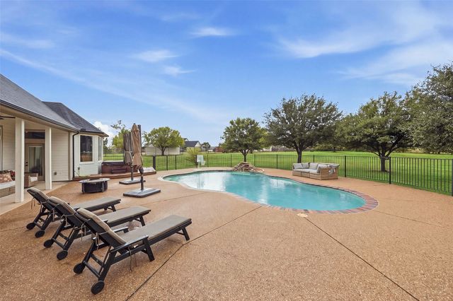 106 Bear Path Trail, Fort Worth, TX 76126