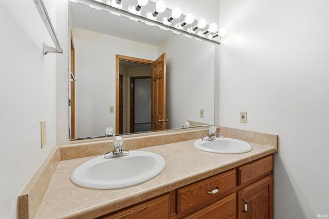 335 Northwest Passage Trail, Fort Wayne, IN 46825