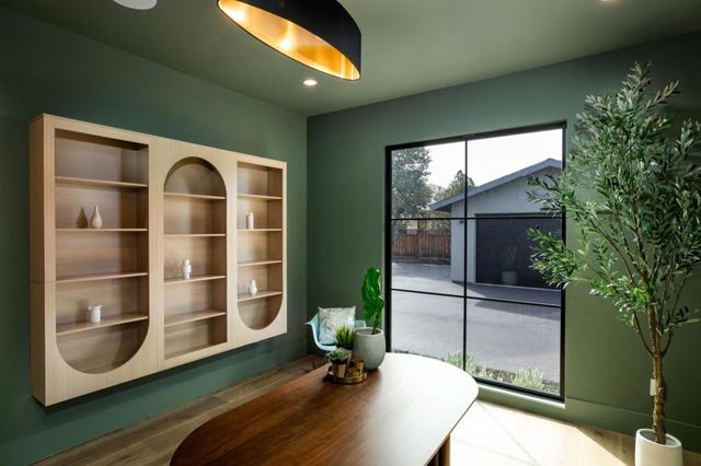 1866 Valparaiso Avenue, Menlo Park, CA 94025