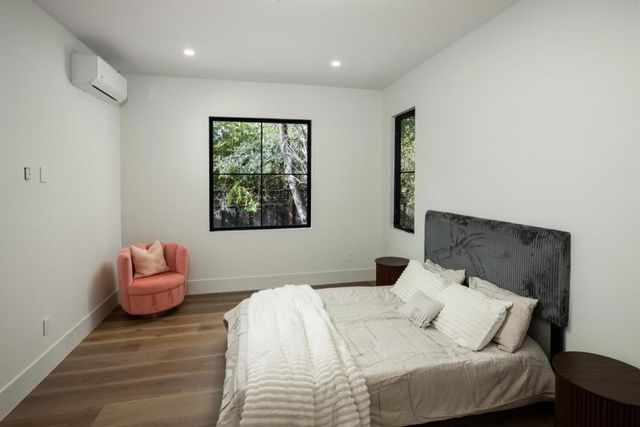 1866 Valparaiso Avenue, Menlo Park, CA 94025