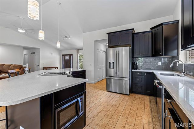 4425 Johnson Ridge Estates Road, Bloomsdale, MO 63627