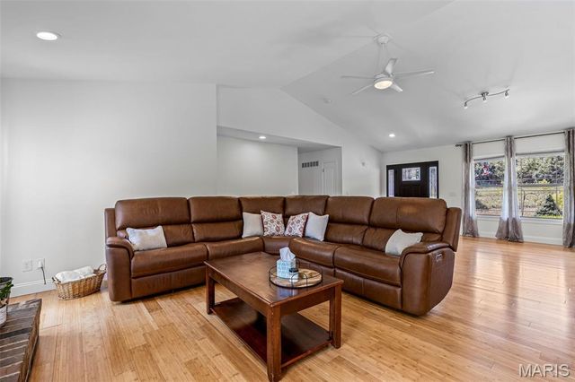 4425 Johnson Ridge Estates Road, Bloomsdale, MO 63627