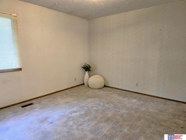 817 W Leon Drive, Lincoln, NE 68521