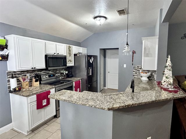 1216 Rio Vista Drive, Desoto, TX 75115