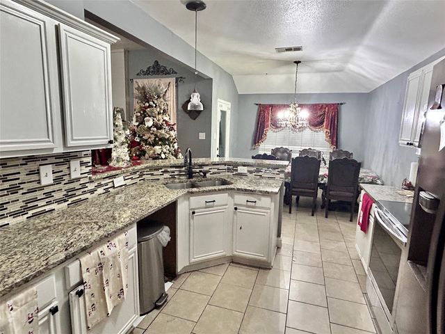 1216 Rio Vista Drive, Desoto, TX 75115