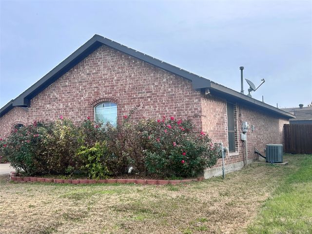 1216 Rio Vista Drive, Desoto, TX 75115