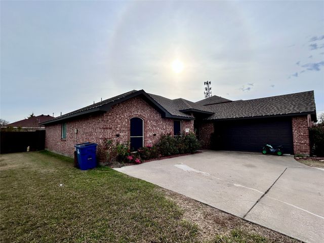 1216 Rio Vista Drive, Desoto, TX 75115