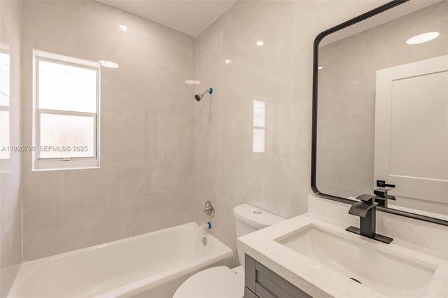 3180 NW 2nd St, Miami, FL 33125