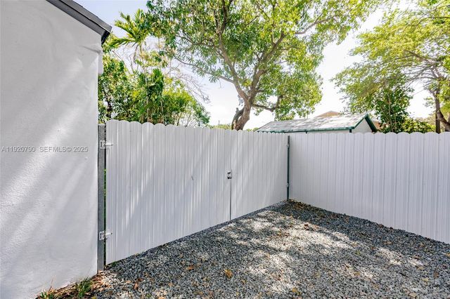 3180 NW 2nd St, Miami, FL 33125