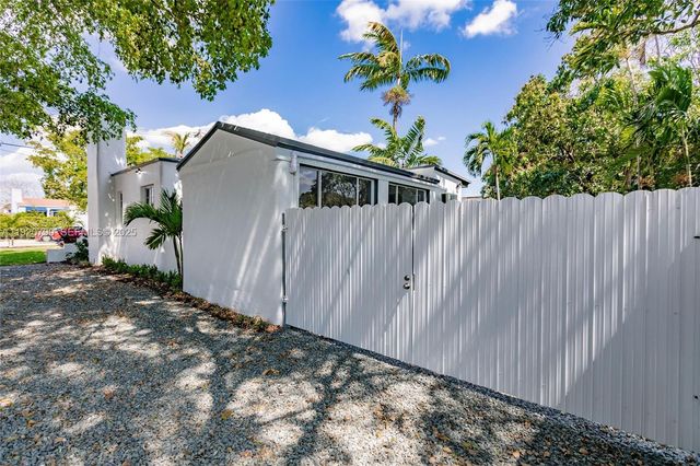 3180 NW 2nd St, Miami, FL 33125