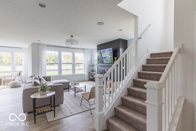 328 N Bur Oak Drive, Mooresville, IN 46158