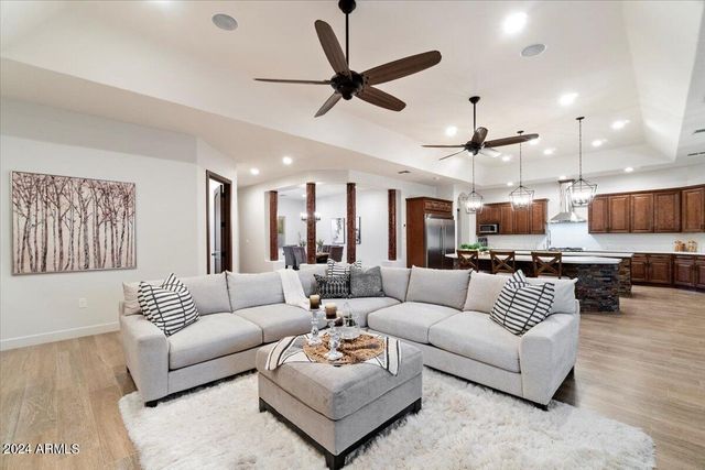 36648 N 27TH Avenue, Phoenix, AZ 85086