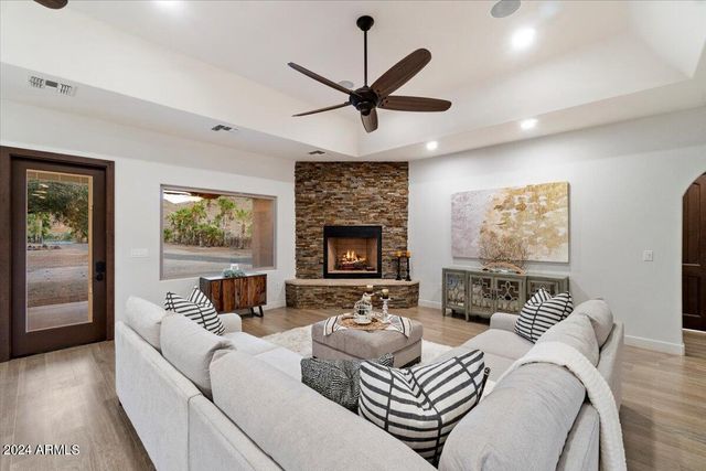 36648 N 27TH Avenue, Phoenix, AZ 85086