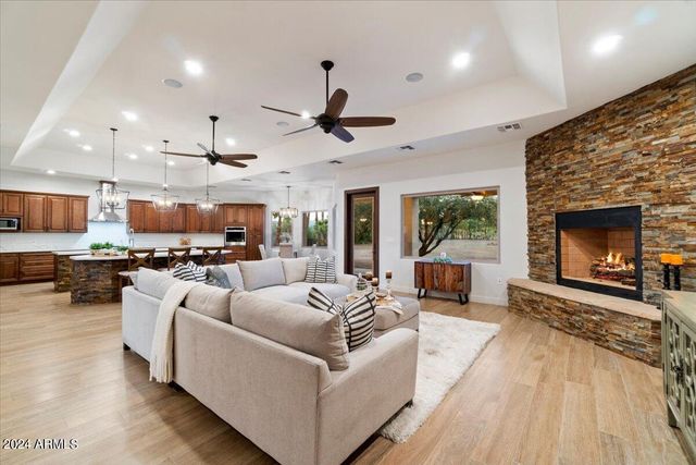 36648 N 27TH Avenue, Phoenix, AZ 85086