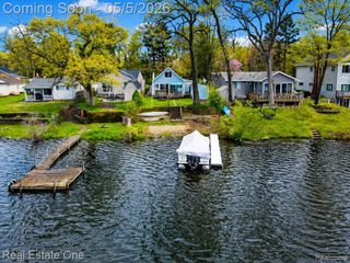 9590 Roundlake Boulevard, White Lake, MI 48386