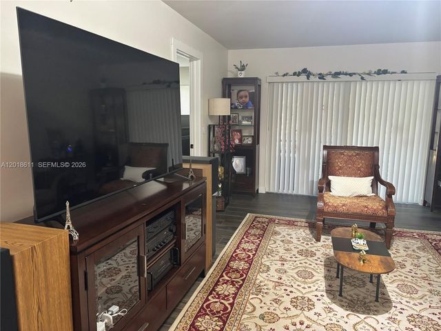 300 Berkley Rd 212, Hollywood, FL 33024