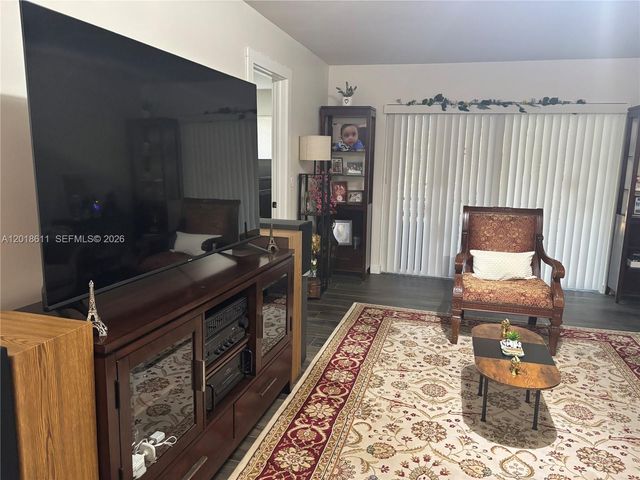 300 Berkley Rd 212, Hollywood, FL 33024