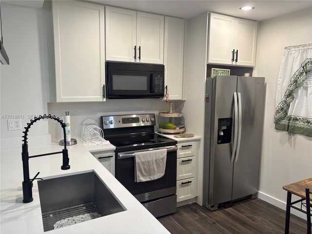 300 Berkley Rd 212, Hollywood, FL 33024
