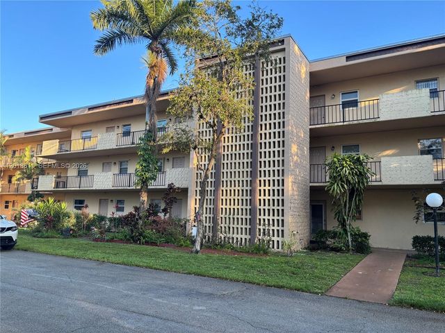 300 Berkley Rd 212, Hollywood, FL 33024