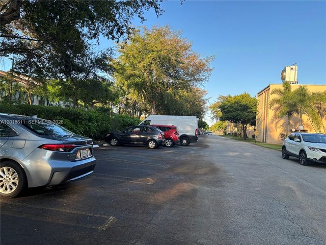 300 Berkley Rd 212, Hollywood, FL 33024