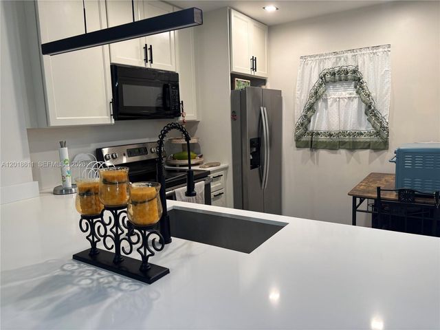 300 Berkley Rd 212, Hollywood, FL 33024