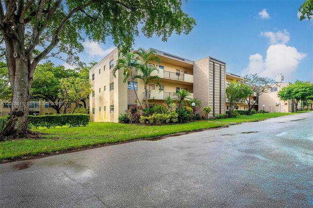 300 Berkley Rd 212, Hollywood, FL 33024