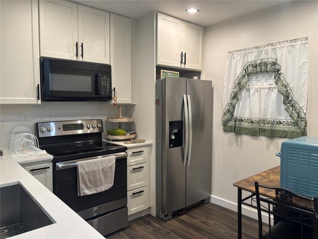 300 Berkley Rd 212, Hollywood, FL 33024