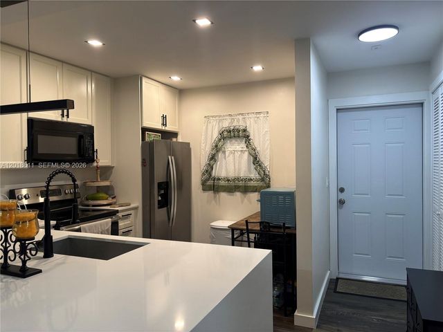 300 Berkley Rd 212, Hollywood, FL 33024