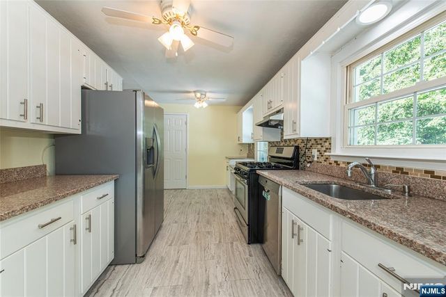 39 Warren Trail, Denville Township, NJ 07834
