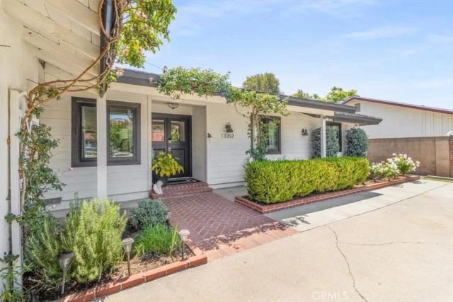 13352 Fairmont Way, North Tustin, CA 92705