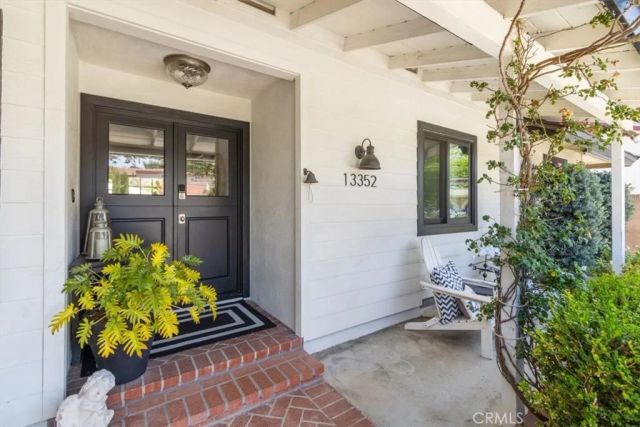13352 Fairmont Way, North Tustin, CA 92705