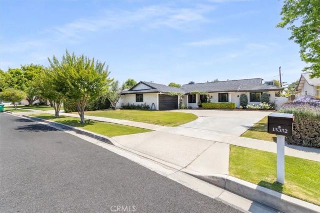 13352 Fairmont Way, North Tustin, CA 92705