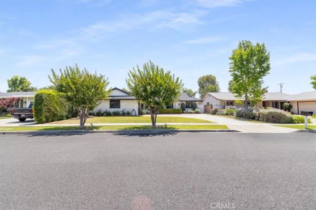 13352 Fairmont Way, North Tustin, CA 92705