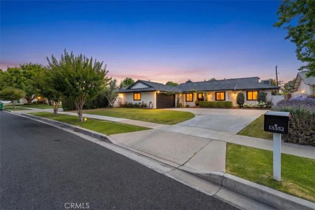 13352 Fairmont Way, North Tustin, CA 92705