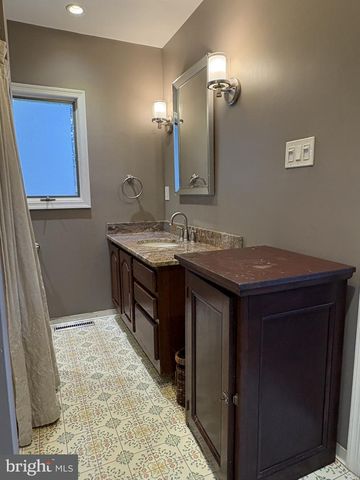 112 W PARK PL, Newark, DE 19711