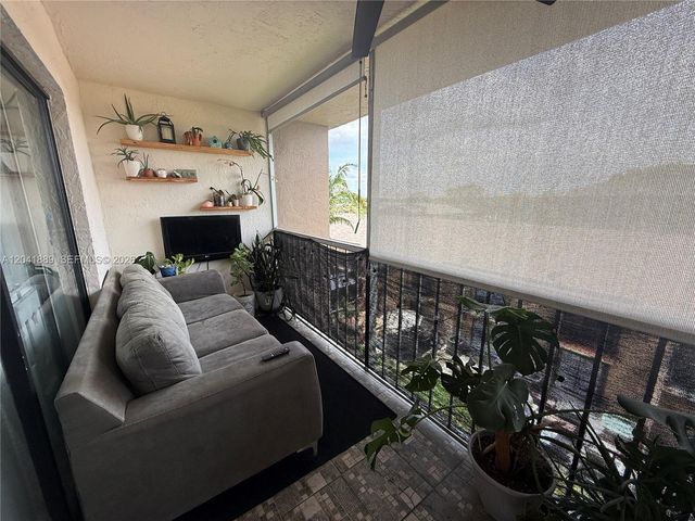 17000 NW 67th Ave 402, Hialeah, FL 33015