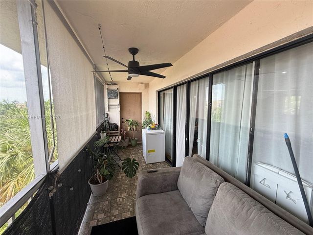 17000 NW 67th Ave 402, Hialeah, FL 33015