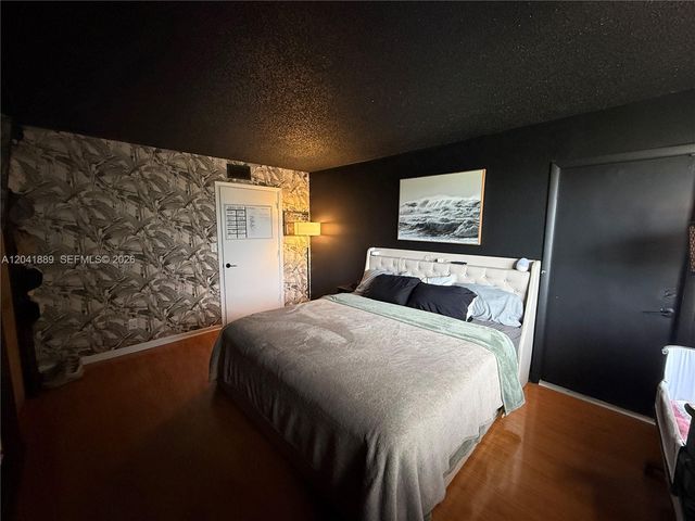 17000 NW 67th Ave 402, Hialeah, FL 33015