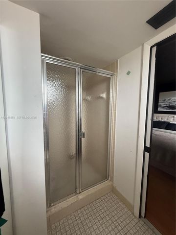 17000 NW 67th Ave 402, Hialeah, FL 33015