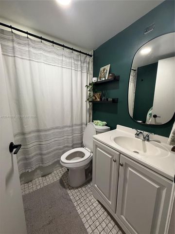 17000 NW 67th Ave 402, Hialeah, FL 33015