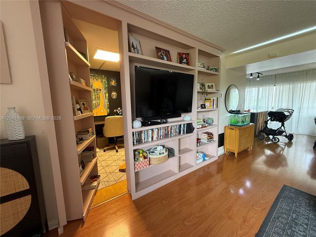 17000 NW 67th Ave 402, Hialeah, FL 33015